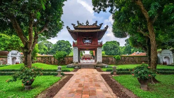 Hướng dẫn cho người nước ngoài lần đầu đến Hà Nội